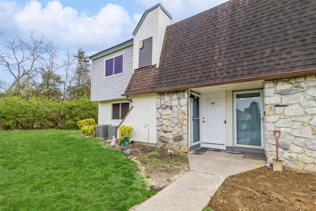 48 Pointe Cir S