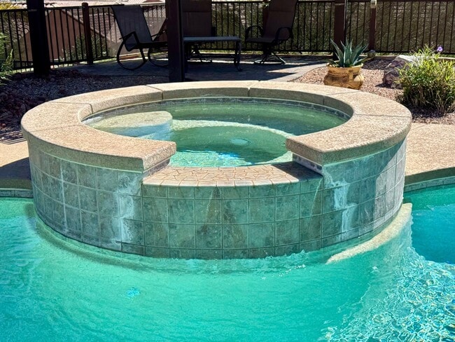 Jacuzzi w waterfall - 1582 Smoke Signal Ct