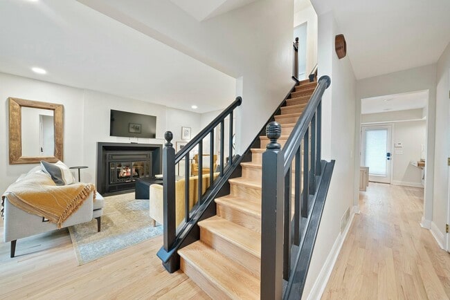 Photo - 344 W 4th Ave
