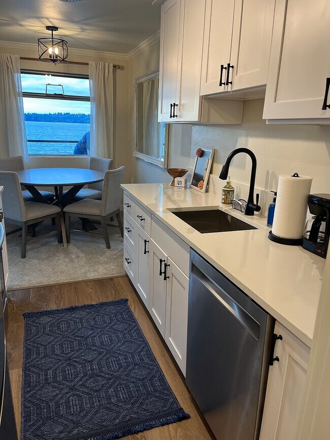 Photo - 425 Lake St S Unidad #9