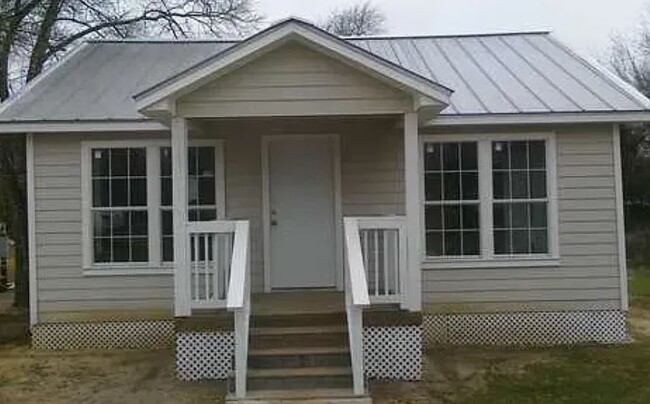 Building Photo - 704 Leonard Dr Rental