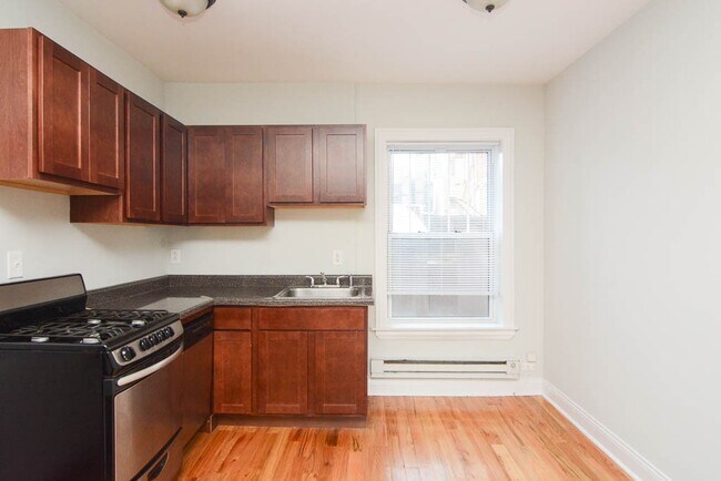 Photo - 634 W Oakdale Ave Unit K05J