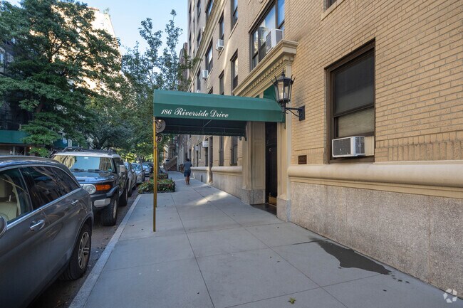 Photo - The Esplanade Company