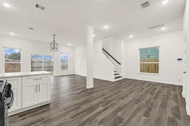 Photo - 8628 Scott St