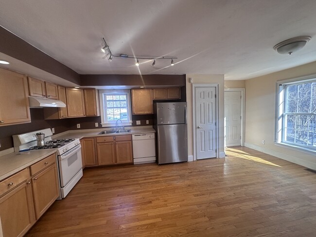 Photo - 205 Highland St