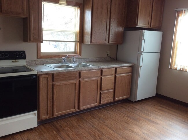 Photo - 11 4th St E Unit 1