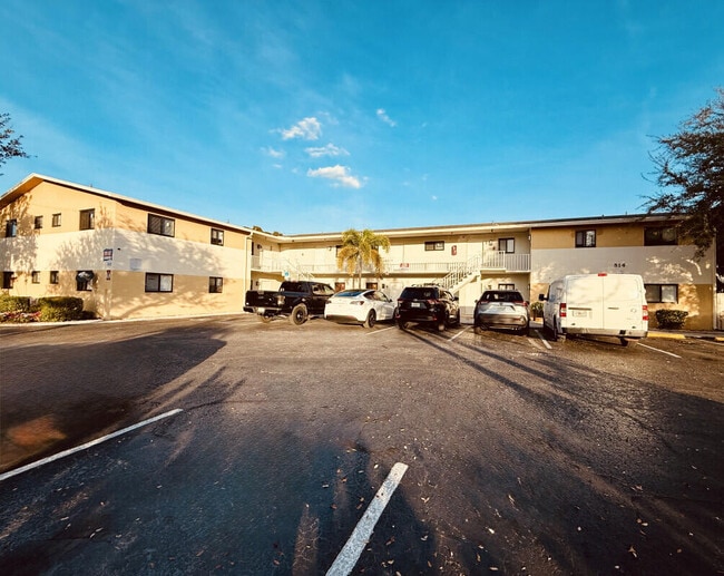 Building Photo - 814 N G St Unit 1