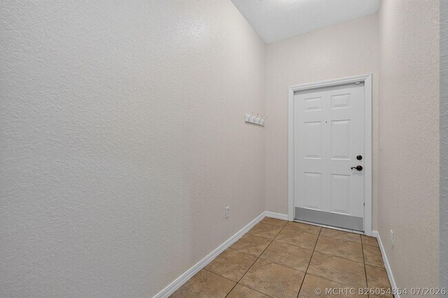 Photo - 158 W Thatch Palm Cir