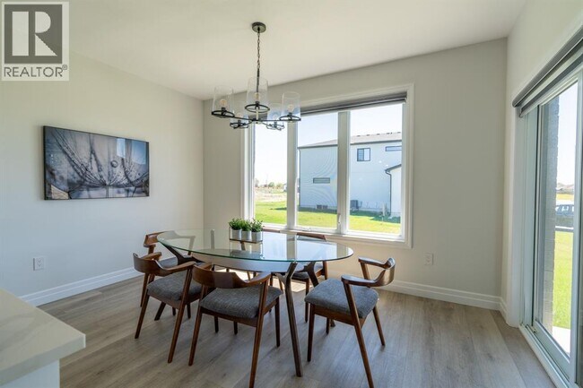 Photo - 624 Sweetbay Cres