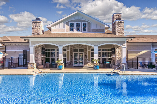 Sparkling Swimming Pool at Crabtree Lakeside in Raleigh, NC - Crabtree Lakeside Rental