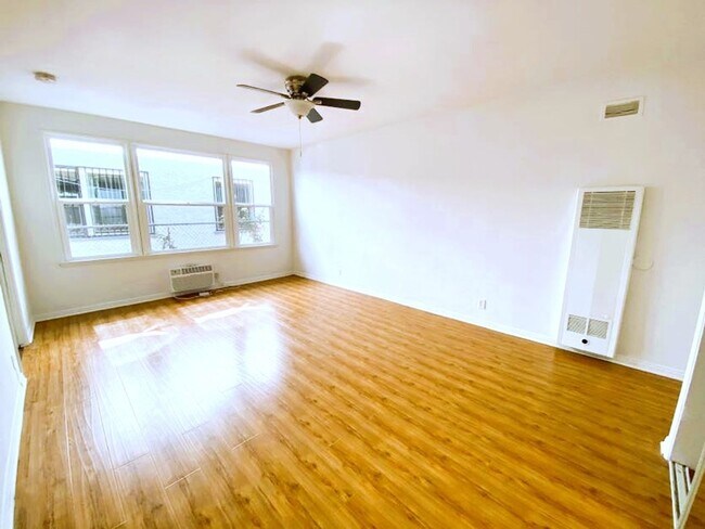 6112 Eleanor Ave