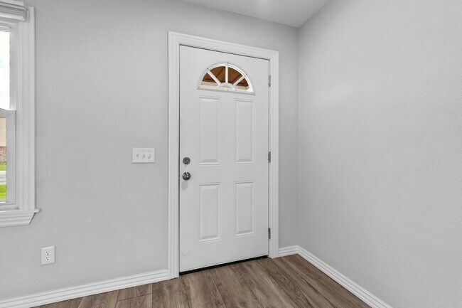 Photo - 3 Bed, 2 Bath Home Available in May!