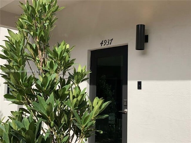 Building Photo - 4937 NW 84th Ave