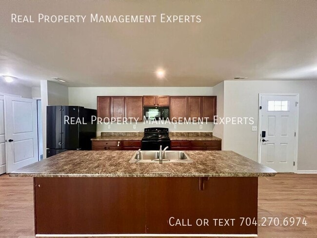 Photo - 1819 Hooper Court