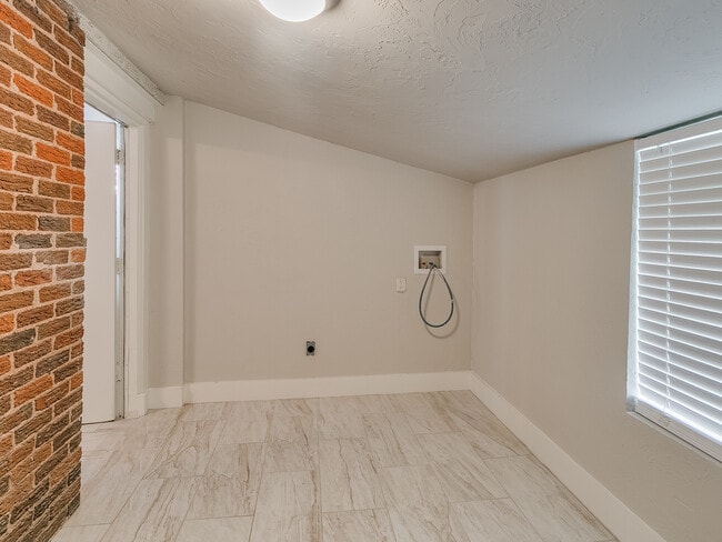 Photo - 841 NW 33rd St Unidad A