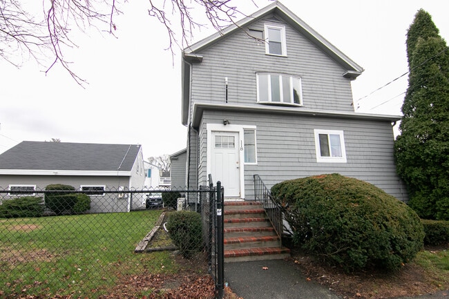 Building Photo - 118 Vine St Unit 2