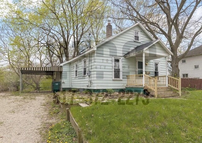 Photo - 523 W Hodge Ave