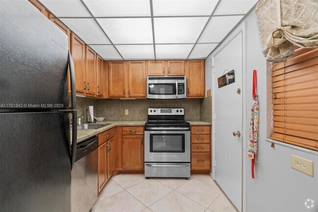 Building Photo - 201 N Ocean Blvd Unit 303 Rental