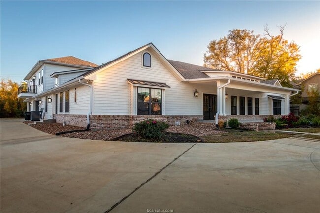 Photo - Historic District Gem! 4/3.5 Home Less tha...