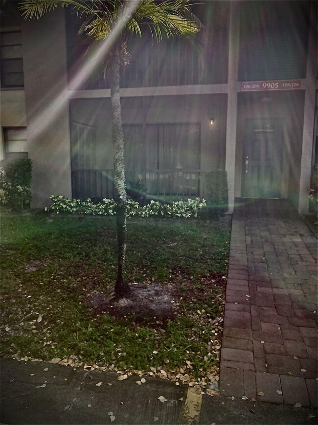 Building Photo - 9905 Pineapple Tree Dr