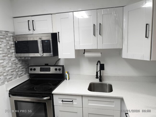 Building Photo - 4910 NW 79th Ave Unit 108