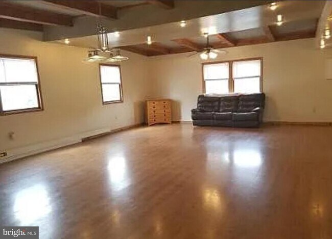 Photo - 230 High St E