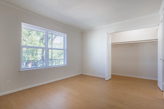 Photo - 2601 Penny Ln Unidad 113