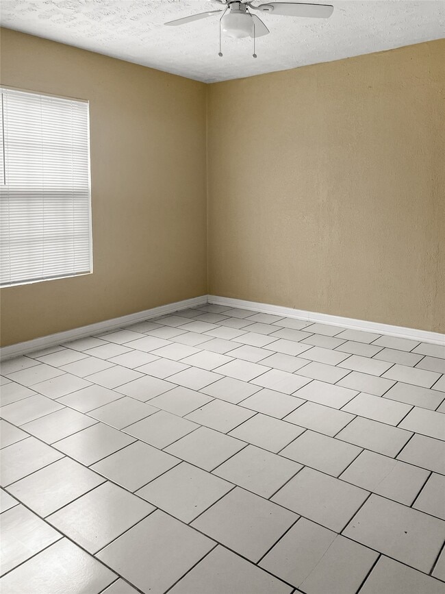 Photo - 4803 Robertson St