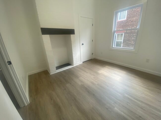 Front Bedroom - 1507 West St Unidad Apartment 2