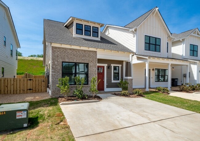 Building Photo - Spacious 2-Bedroom Home with Bonus Room