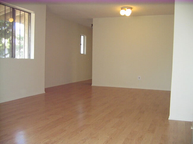 853-861 N Raymond Ave