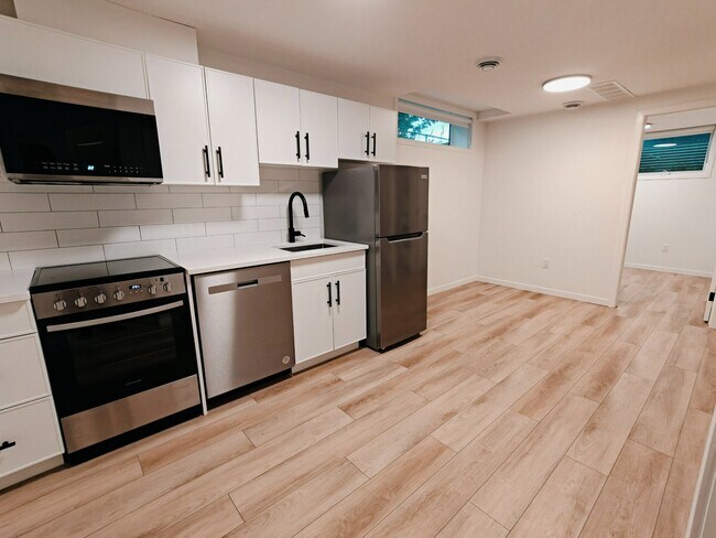 Photo - 11633-11688 88 St Unit BSMT 11633