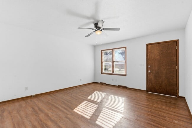 Photo - 3 Bedroom | 2 Bathroom | 2 Car Garage | Springfield MO | Fenced Back Yard!