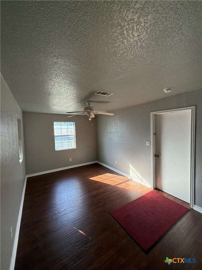 Photo - 613 S L B J Dr