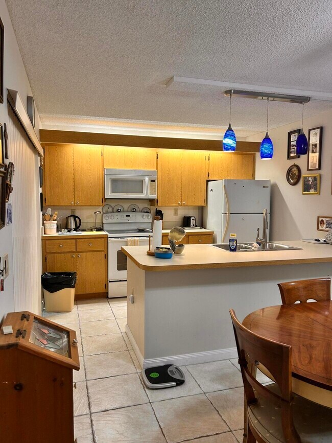 Photo - 8014 80th Way
