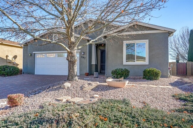 Photo - Beautiful 2 bed + den, 2 bath Home Located in Quailwood!