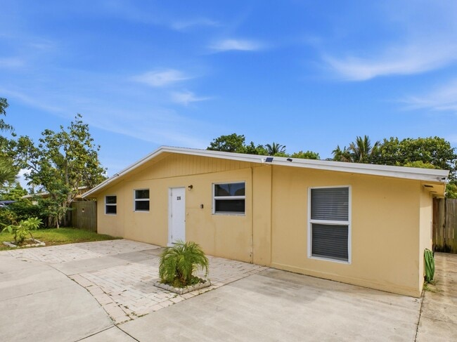 Photo - 226 E Gateway Blvd