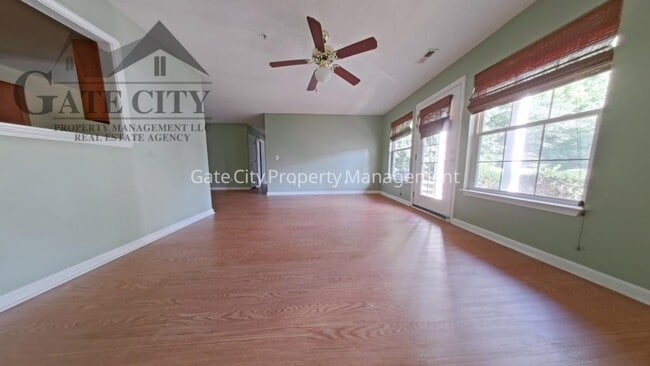 Photo - 905 Hanahan Ct