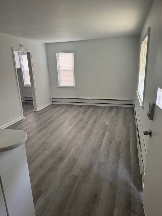 Building Photo - Spacious Two-Bedroom Unit in a Charming Property – Available Now!