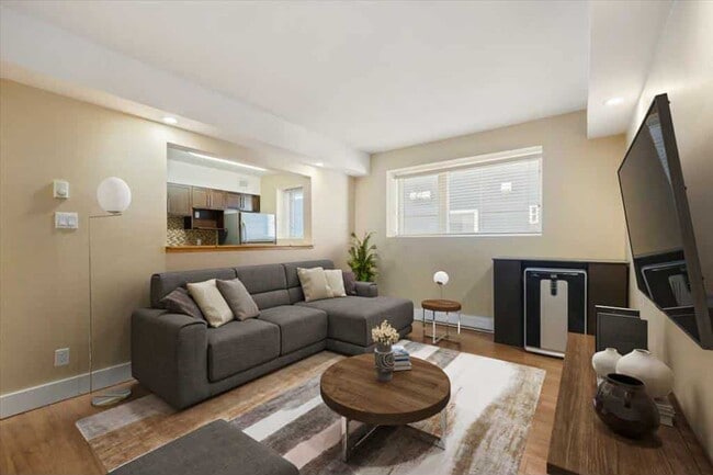 Photo - 375-375 Stradbrook Ave