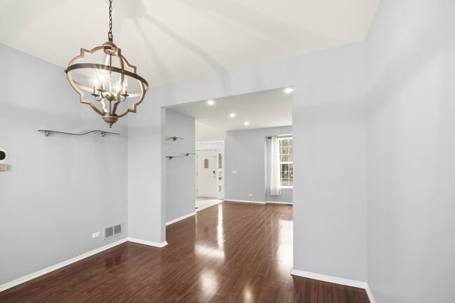 Photo - 512 Normandy Ln