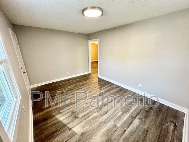 Photo - 522 Jasper St