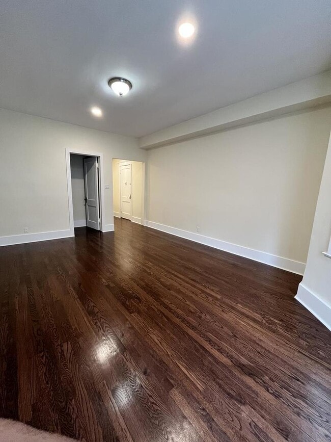 Photo - 3555 S King Dr