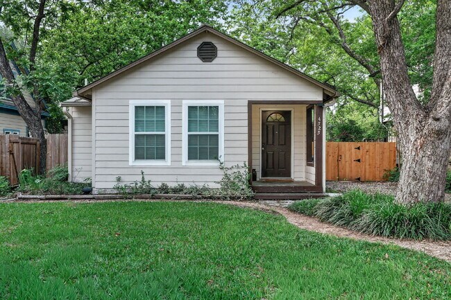 Building Photo - Hyde Park Bungalow