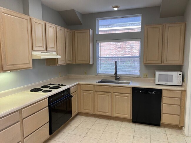 Photo - 13515 Demeter