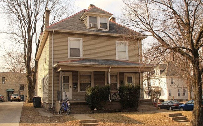 Building Photo - 69 E Lane Ave Unit 71B
