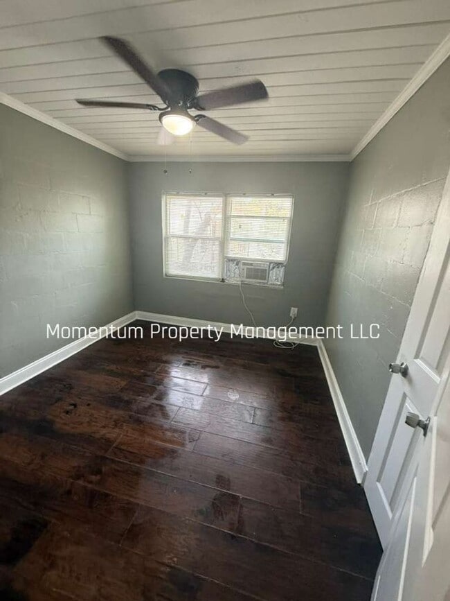 Photo - Cute 2/1 Duplex in Ybor City! Ask about our specials!! Apply for FREE This Holiday Season! Unit B