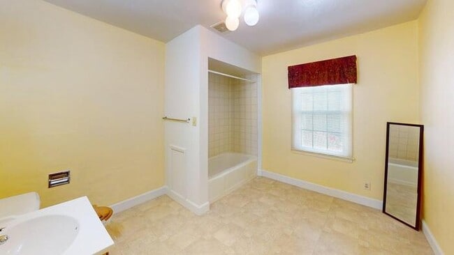 Photo - 310 S 12th St