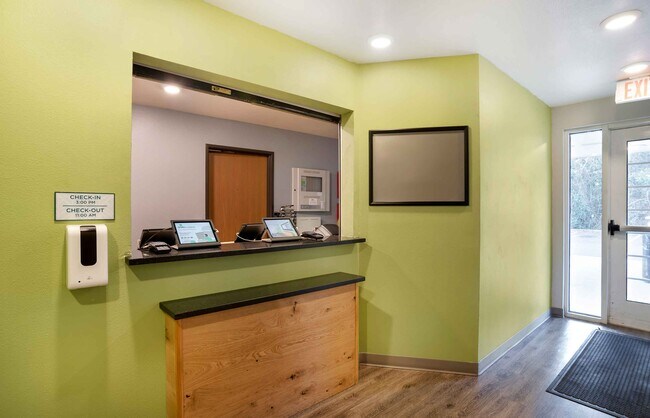 Furnished Studio-Pensacola - Northwest