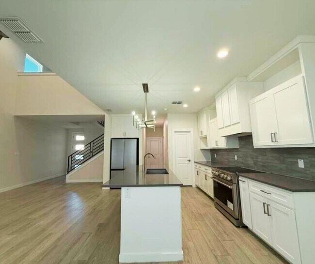 Photo - 7506 Cresta Bella St